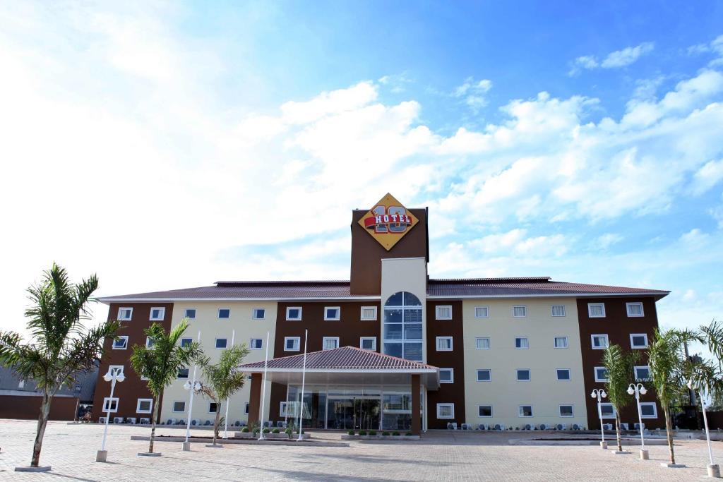 Hotel 10 Dourados Kültér fotó