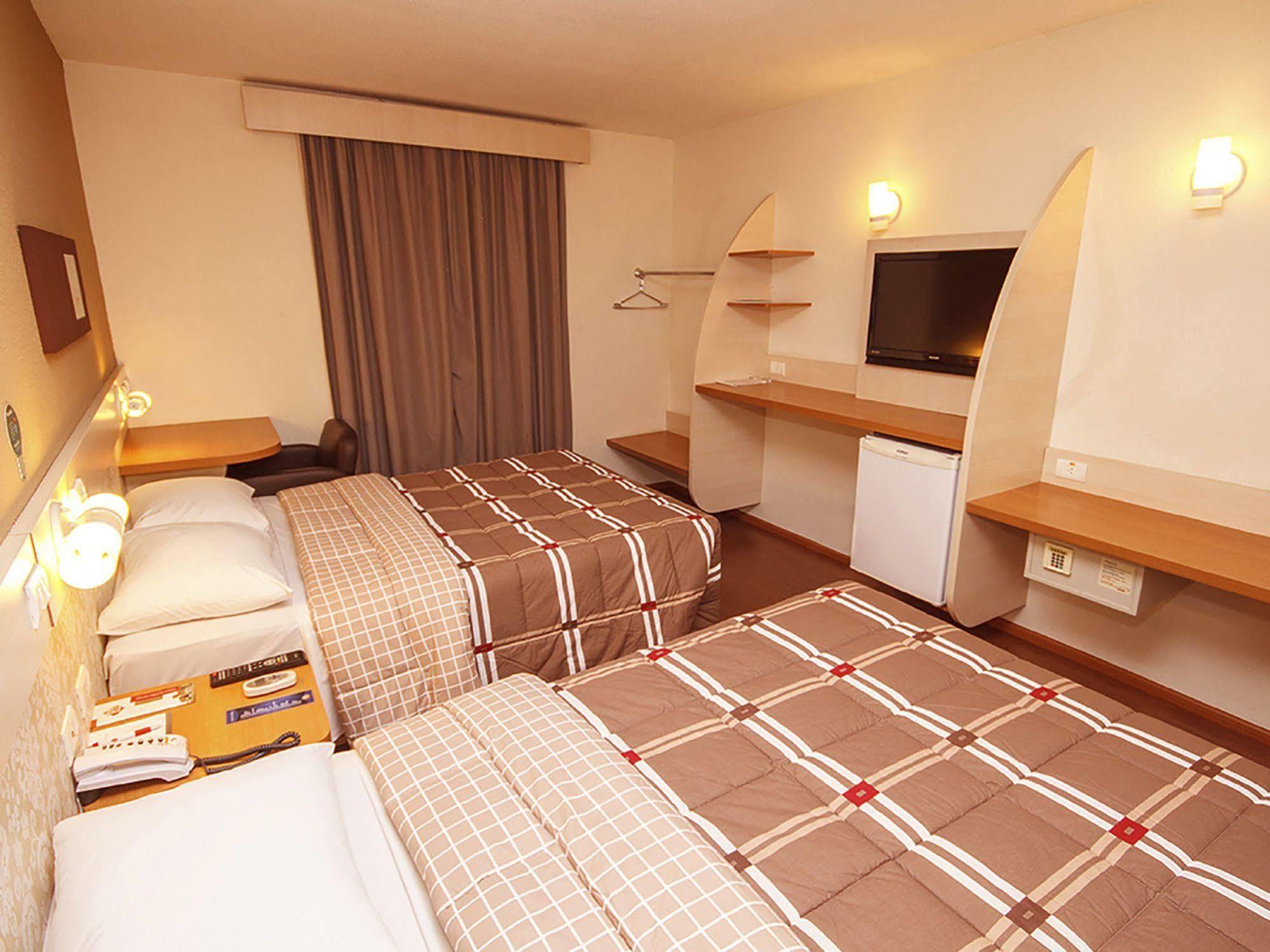 Hotel 10 Dourados Kültér fotó